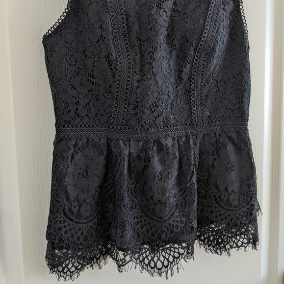 S O L D🏷️White House Black Market black lace sleeveless peplum top (size 2) - Picture 2 of 7